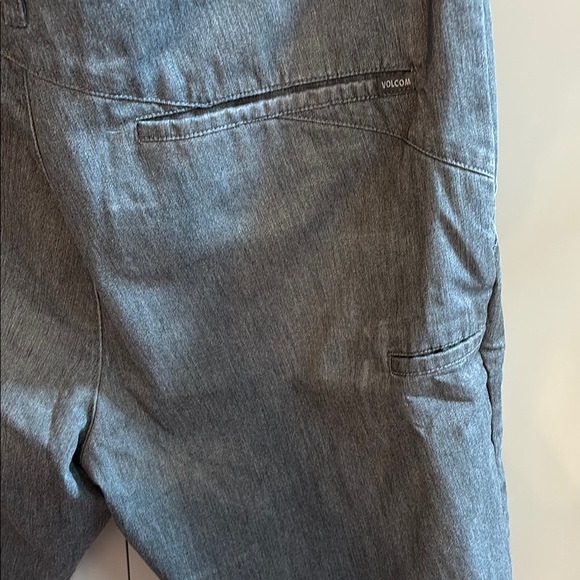 Volcom Chino Shorts Flat Front Repreve Gray Men’s Size 36 - Picture 3 of 5
